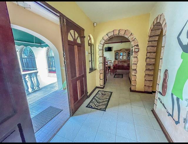 10 BEDROOM HOUSE FOR SALE IN PANORAMA